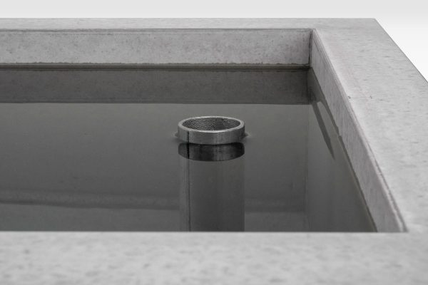 dade-PREMIUMBRUNNEN-Detail_überflussrohr-beton-waschbecken_concrete-cemento-design-shop